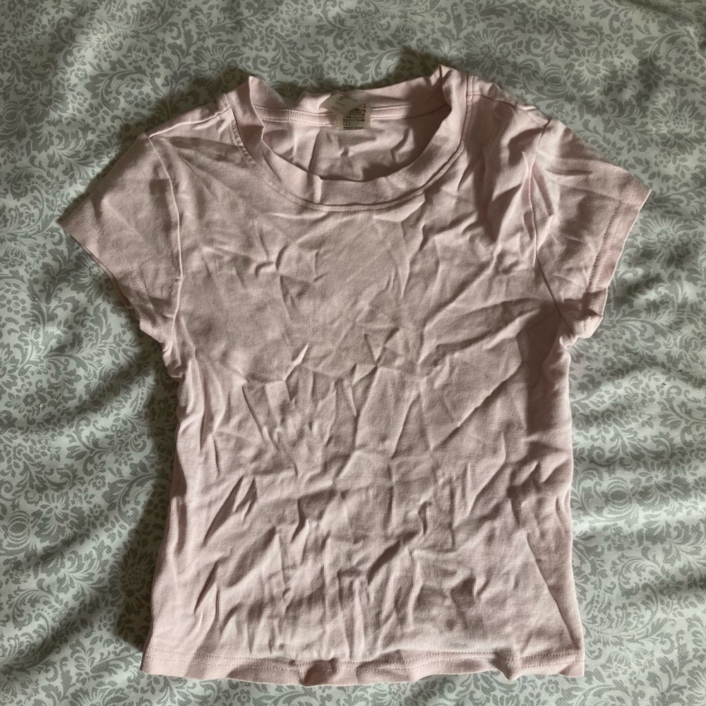 Fitted Short-Sleeve Women's Tee in Light Pink